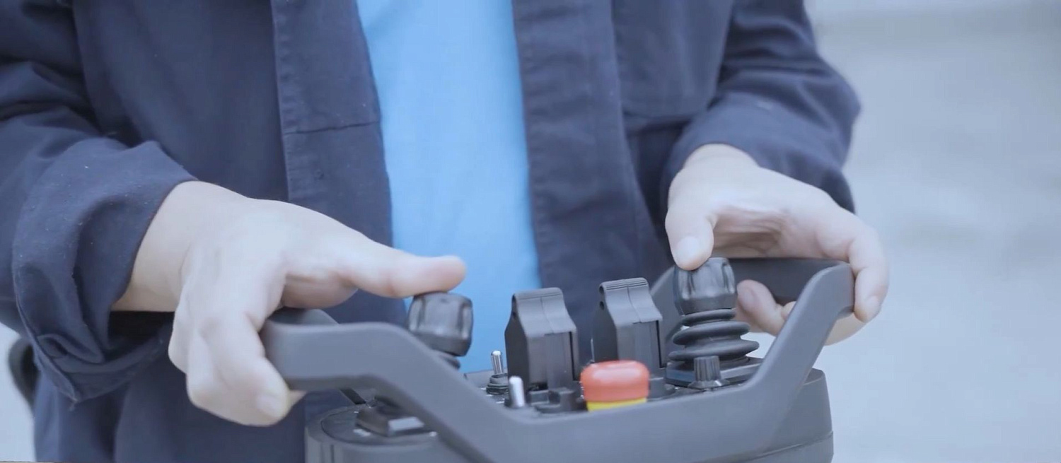 Радиоуправляемый гусеничный экскаватор Jonyang JY633F-Ju